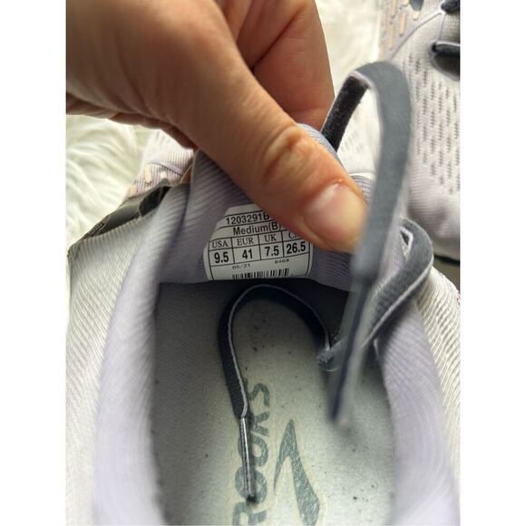 Brooks Adrenaline 21 Women's Size 9.5 B (Medium) Running Shoes purple - Picture 5 of 8